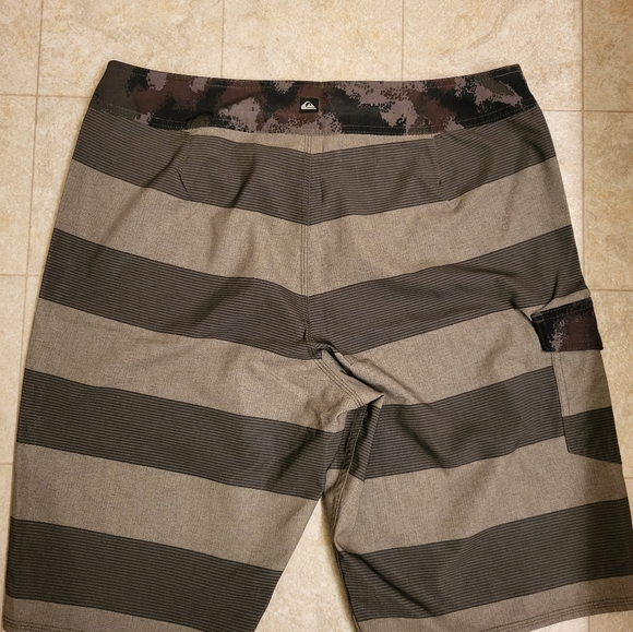 Boardshorts (Hurley,Vans,QUIKSILVER) - Picture 5 of 13